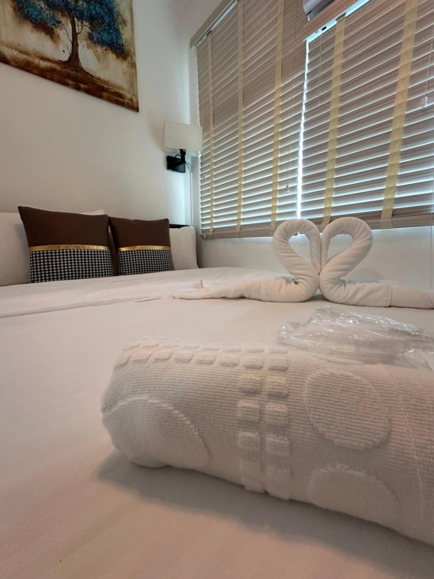 Studio One Condominium, Alabang - Bluu - Fiber Wi-Fi, Netflix-Ready Muntinlupa City Bagian luar foto