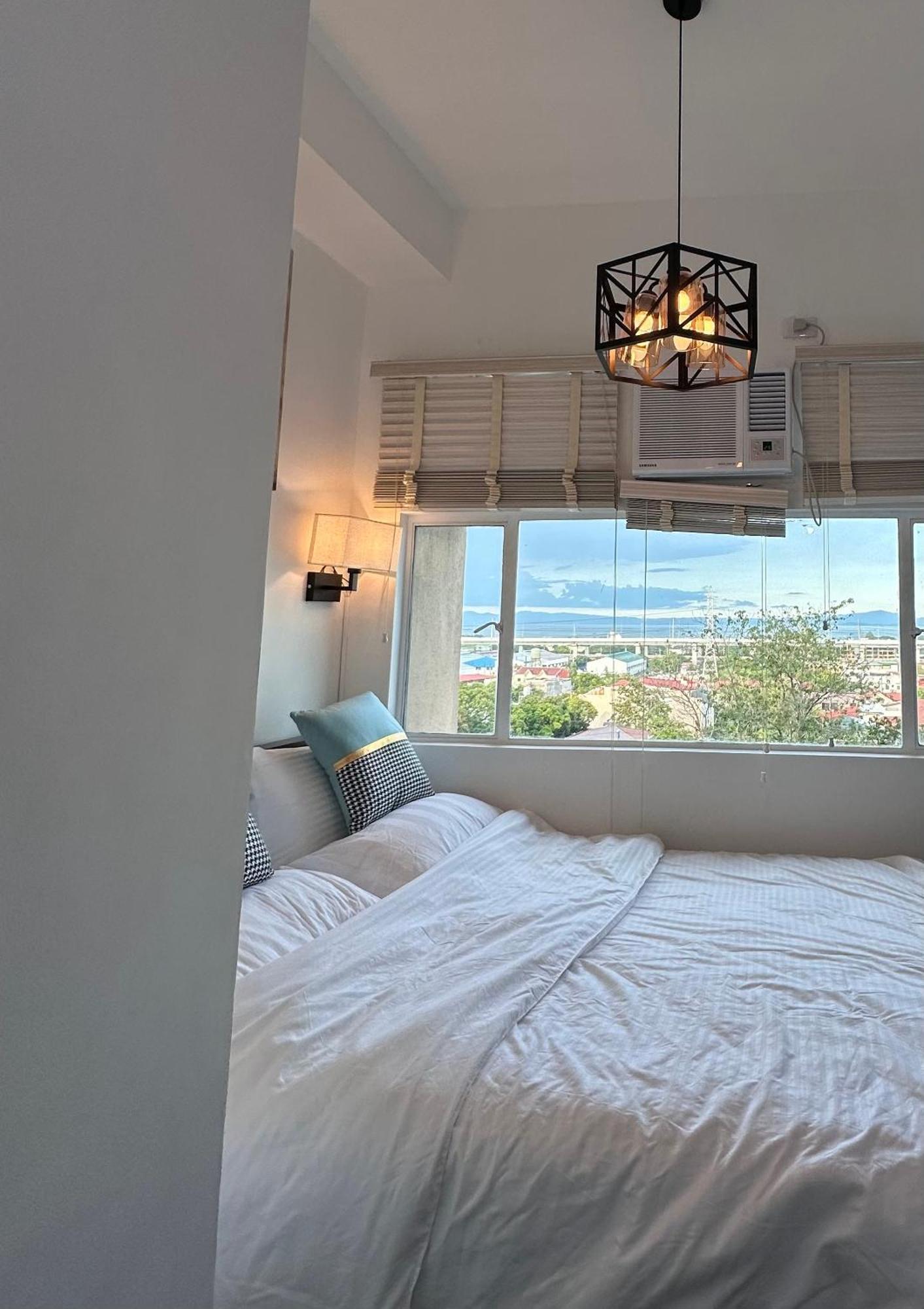 Studio One Condominium, Alabang - Bluu - Fiber Wi-Fi, Netflix-Ready Muntinlupa City Bagian luar foto